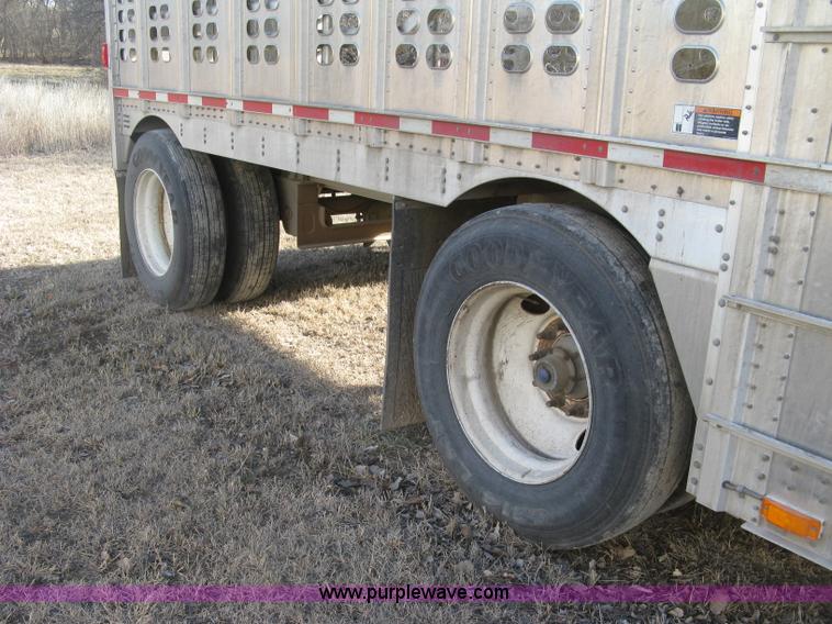 image for item J2945 2010 Wilson Silver Star PSDCL-402 cattle pot trailer