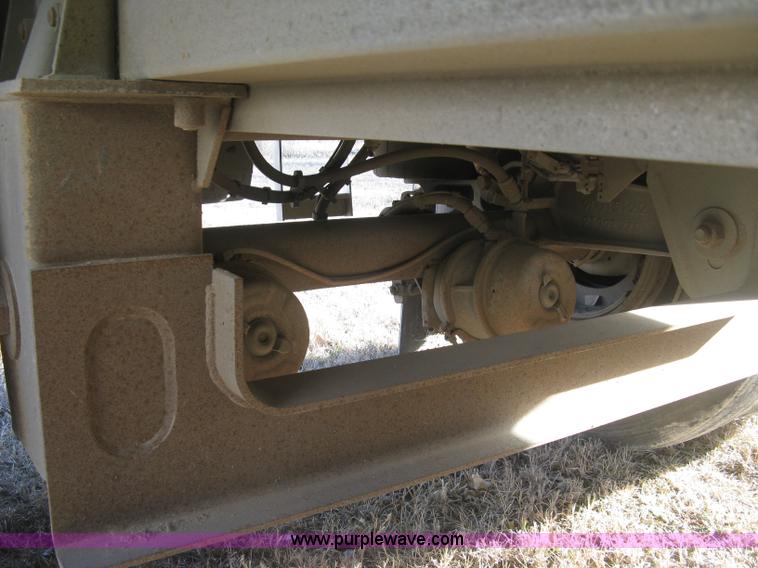 image for item J2945 2010 Wilson Silver Star PSDCL-402 cattle pot trailer