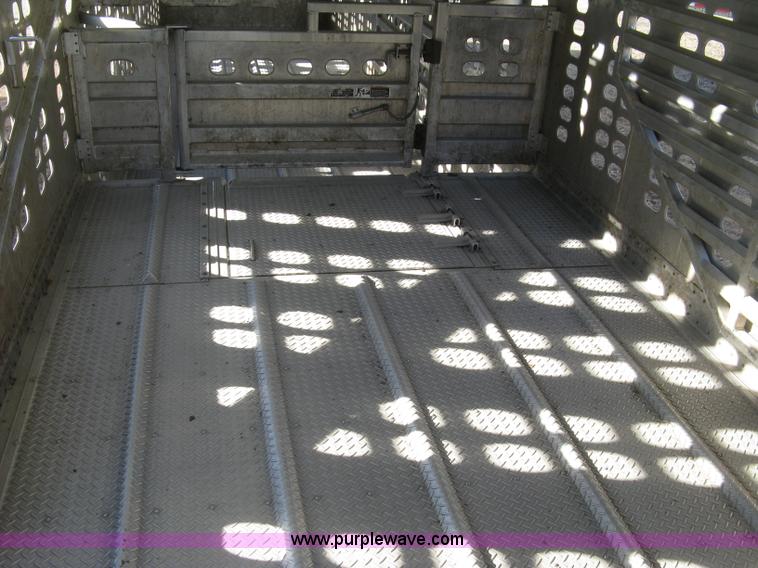 image for item J2945 2010 Wilson Silver Star PSDCL-402 cattle pot trailer