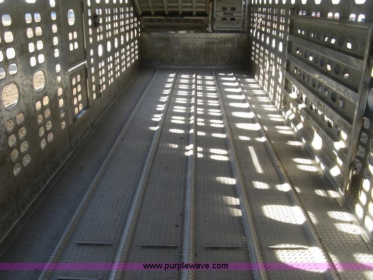 image for item J2945 2010 Wilson Silver Star PSDCL-402 cattle pot trailer