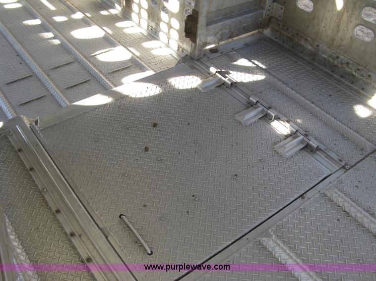 image for item J2945 2010 Wilson Silver Star PSDCL-402 cattle pot trailer