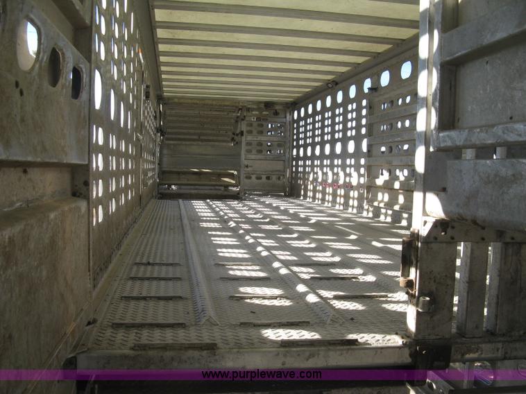 image for item J2945 2010 Wilson Silver Star PSDCL-402 cattle pot trailer