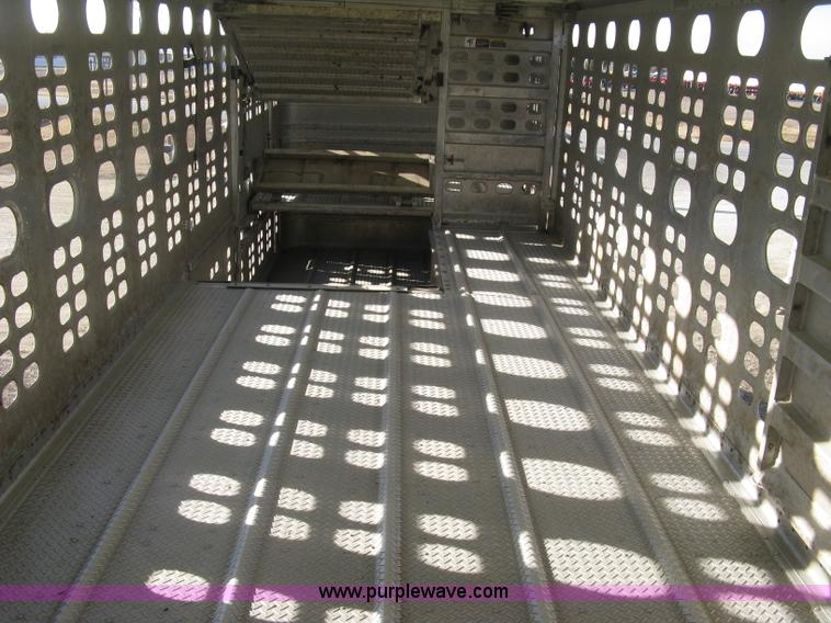 image for item J2945 2010 Wilson Silver Star PSDCL-402 cattle pot trailer