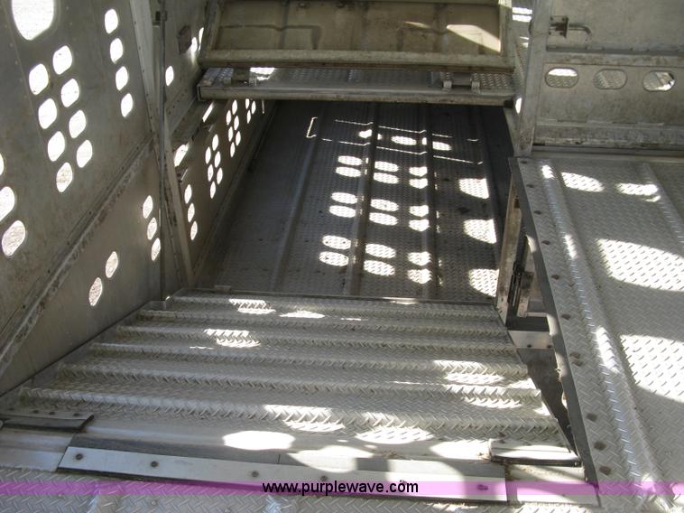 image for item J2945 2010 Wilson Silver Star PSDCL-402 cattle pot trailer