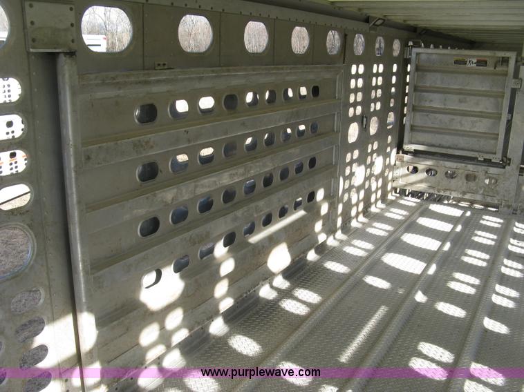 image for item J2945 2010 Wilson Silver Star PSDCL-402 cattle pot trailer