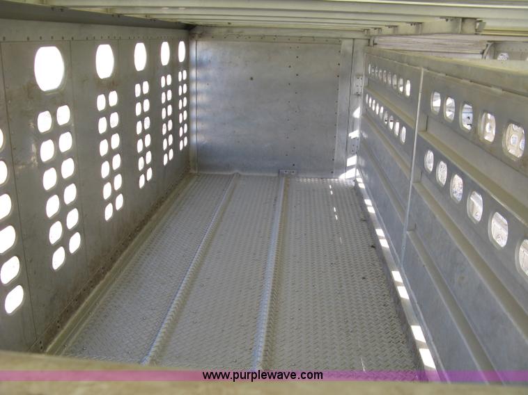 image for item J2945 2010 Wilson Silver Star PSDCL-402 cattle pot trailer