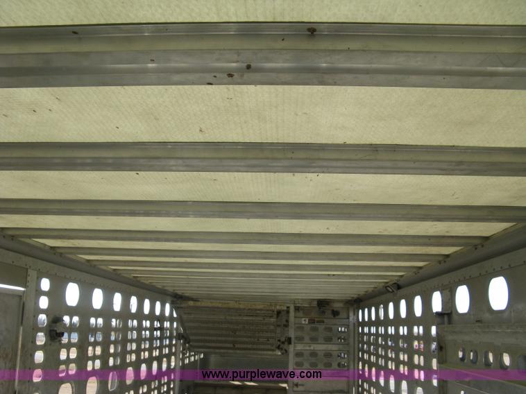 image for item J2945 2010 Wilson Silver Star PSDCL-402 cattle pot trailer