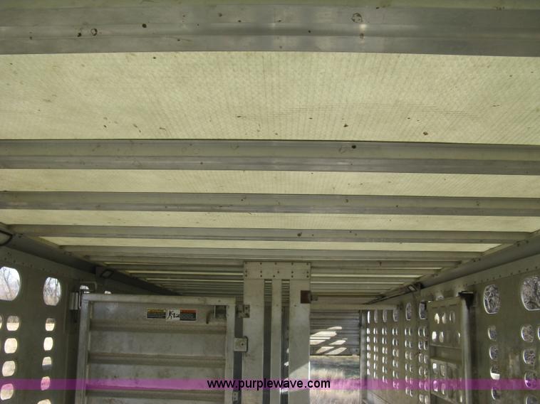 image for item J2945 2010 Wilson Silver Star PSDCL-402 cattle pot trailer