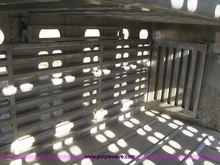 image for item J2945 2010 Wilson Silver Star PSDCL-402 cattle pot trailer