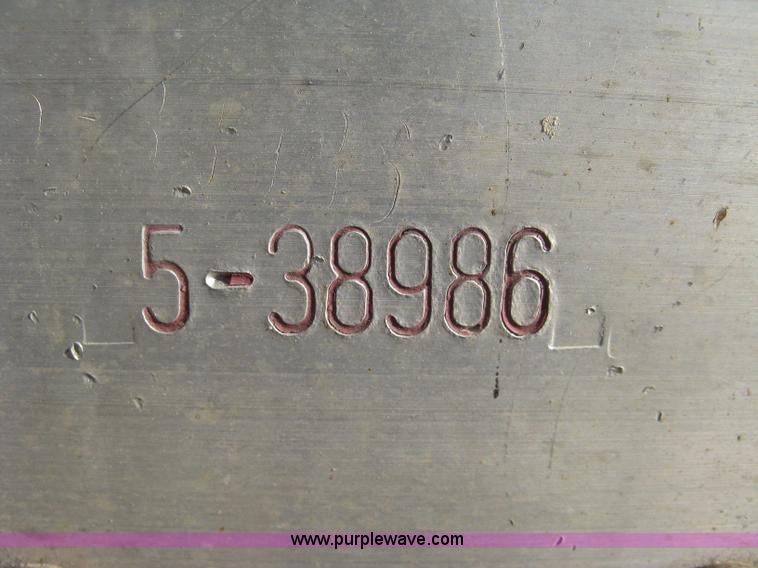 image for item J2945 2010 Wilson Silver Star PSDCL-402 cattle pot trailer