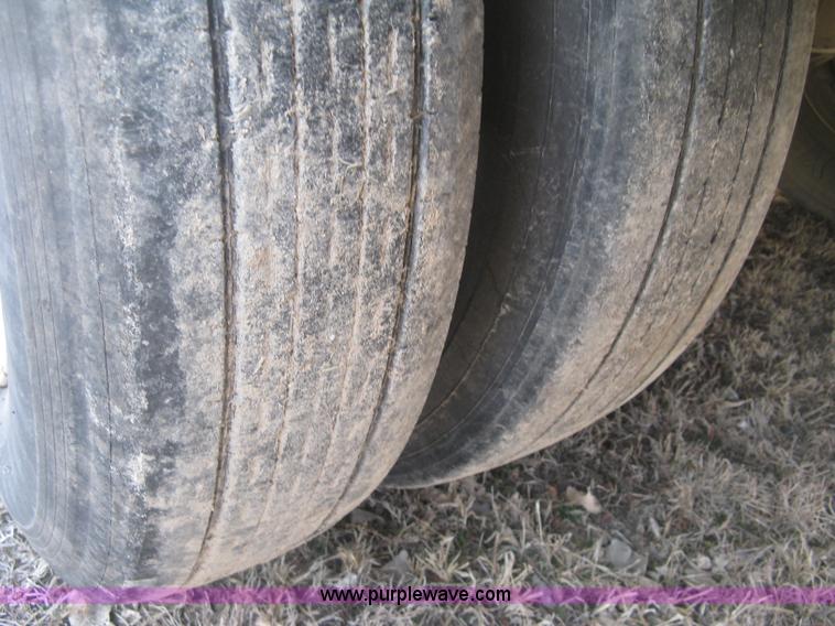 image for item J2945 2010 Wilson Silver Star PSDCL-402 cattle pot trailer