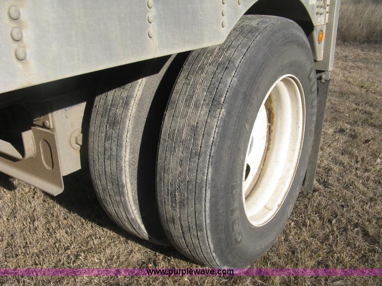 image for item J2945 2010 Wilson Silver Star PSDCL-402 cattle pot trailer