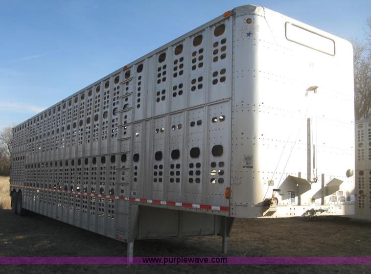 image for item J2946 2002 Wilson Silver Star PSDCL-302 cattle pot trailer