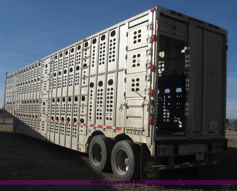 image for item J2946 2002 Wilson Silver Star PSDCL-302 cattle pot trailer