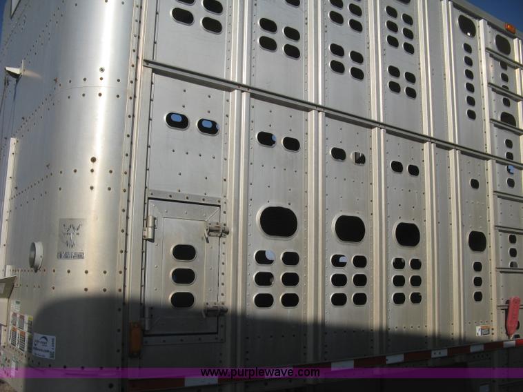 image for item J2946 2002 Wilson Silver Star PSDCL-302 cattle pot trailer