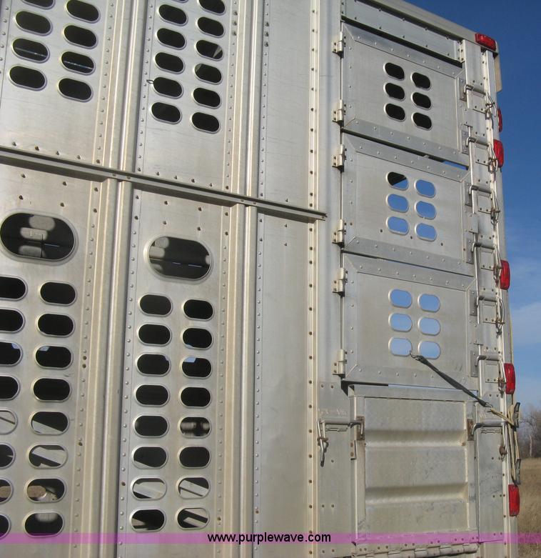 image for item J2946 2002 Wilson Silver Star PSDCL-302 cattle pot trailer