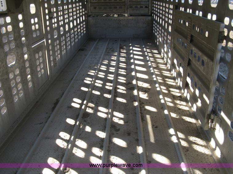 image for item J2946 2002 Wilson Silver Star PSDCL-302 cattle pot trailer