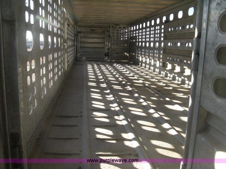 image for item J2946 2002 Wilson Silver Star PSDCL-302 cattle pot trailer