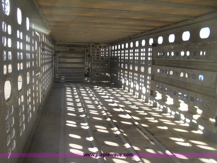 image for item J2946 2002 Wilson Silver Star PSDCL-302 cattle pot trailer