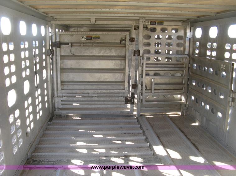 image for item J2946 2002 Wilson Silver Star PSDCL-302 cattle pot trailer