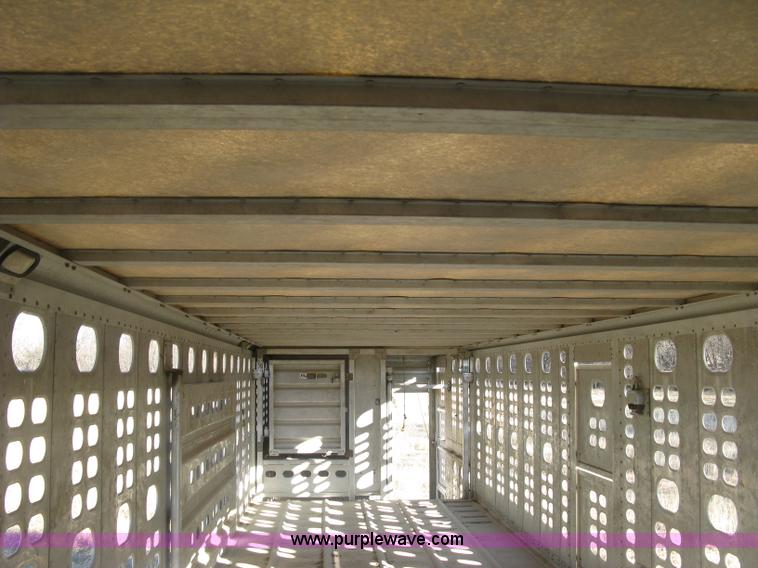 image for item J2946 2002 Wilson Silver Star PSDCL-302 cattle pot trailer