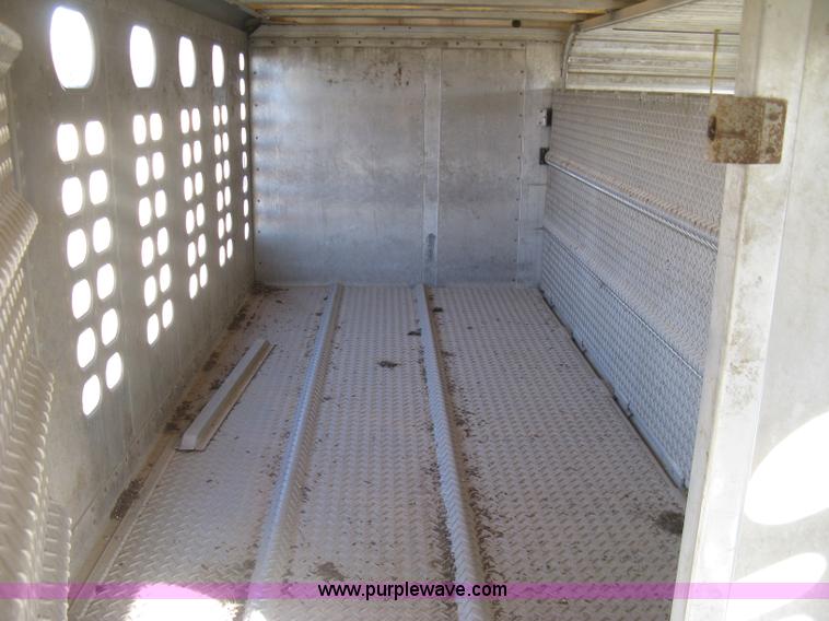 image for item J2946 2002 Wilson Silver Star PSDCL-302 cattle pot trailer