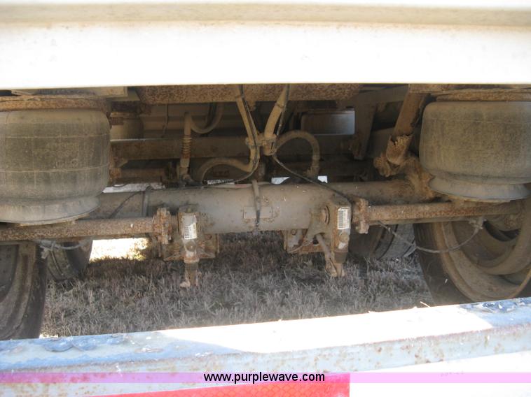 image for item J2946 2002 Wilson Silver Star PSDCL-302 cattle pot trailer