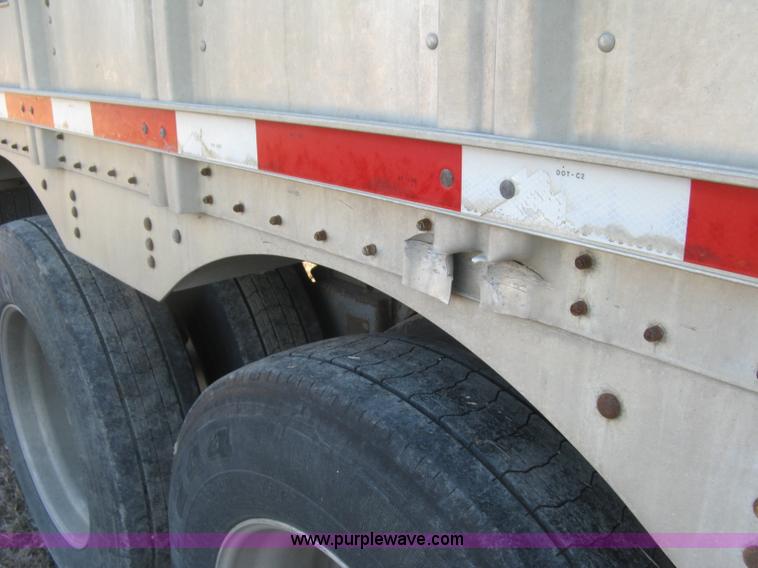 image for item J2946 2002 Wilson Silver Star PSDCL-302 cattle pot trailer