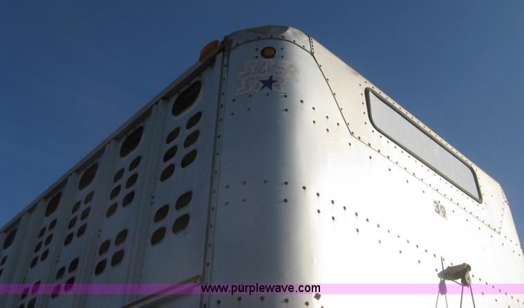 image for item J2946 2002 Wilson Silver Star PSDCL-302 cattle pot trailer