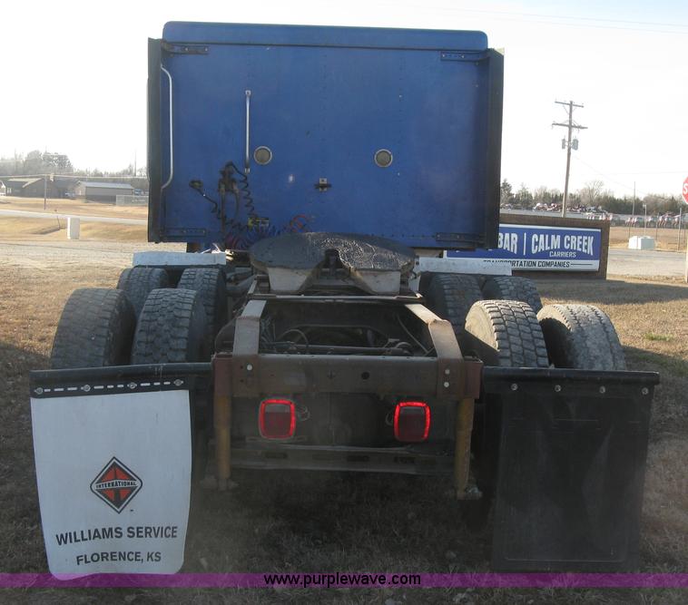 image for item J2947 1993 International Eagle 9400 semi truck