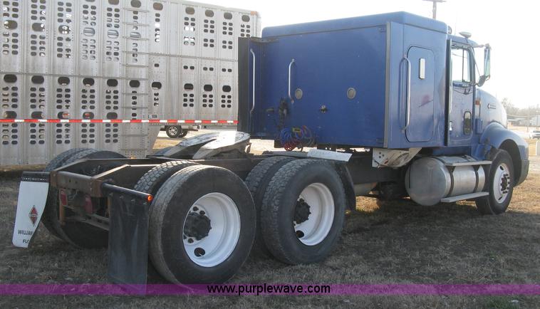 image for item J2947 1993 International Eagle 9400 semi truck