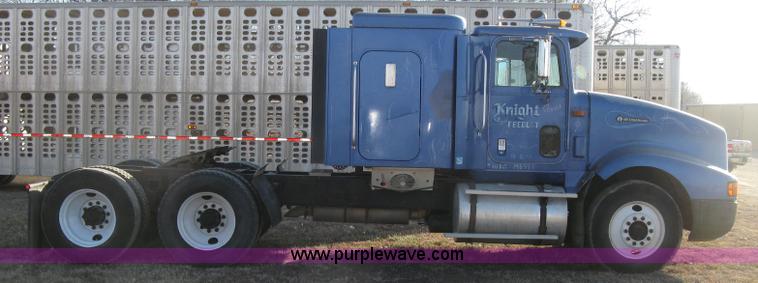 image for item J2947 1993 International Eagle 9400 semi truck