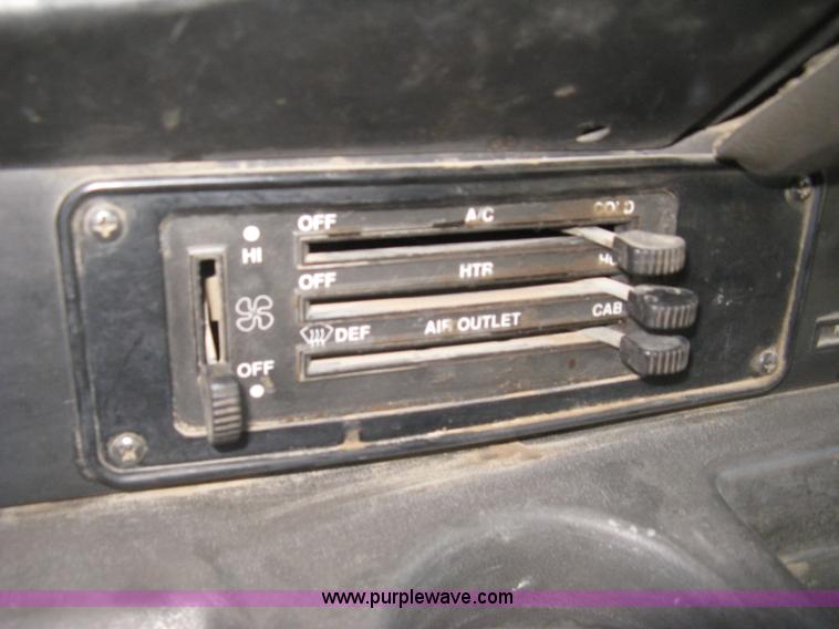 image for item J2947 1993 International Eagle 9400 semi truck