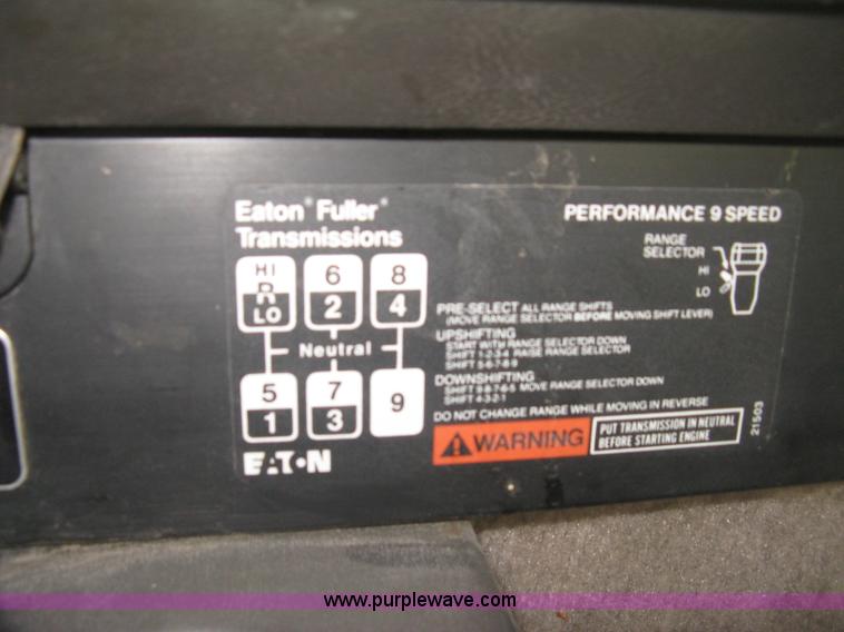 image for item J2947 1993 International Eagle 9400 semi truck