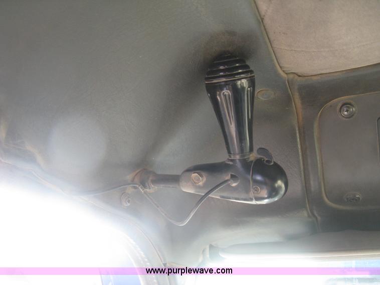 image for item J2947 1993 International Eagle 9400 semi truck