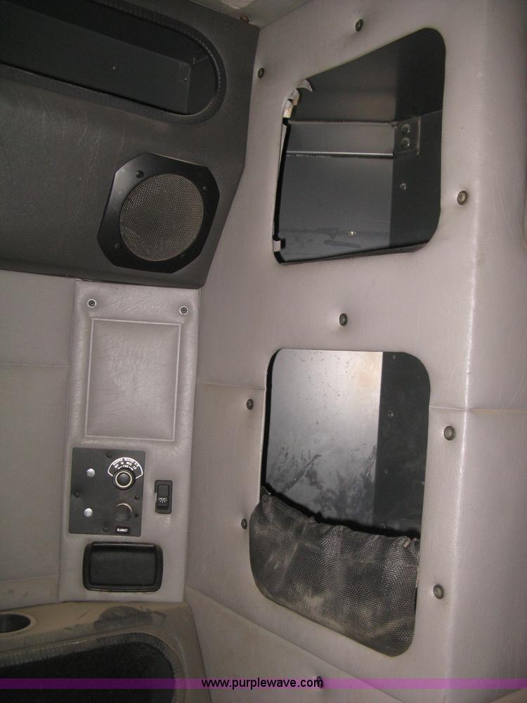 image for item J2947 1993 International Eagle 9400 semi truck