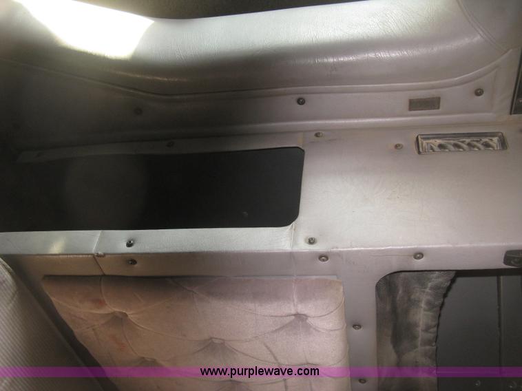 image for item J2947 1993 International Eagle 9400 semi truck