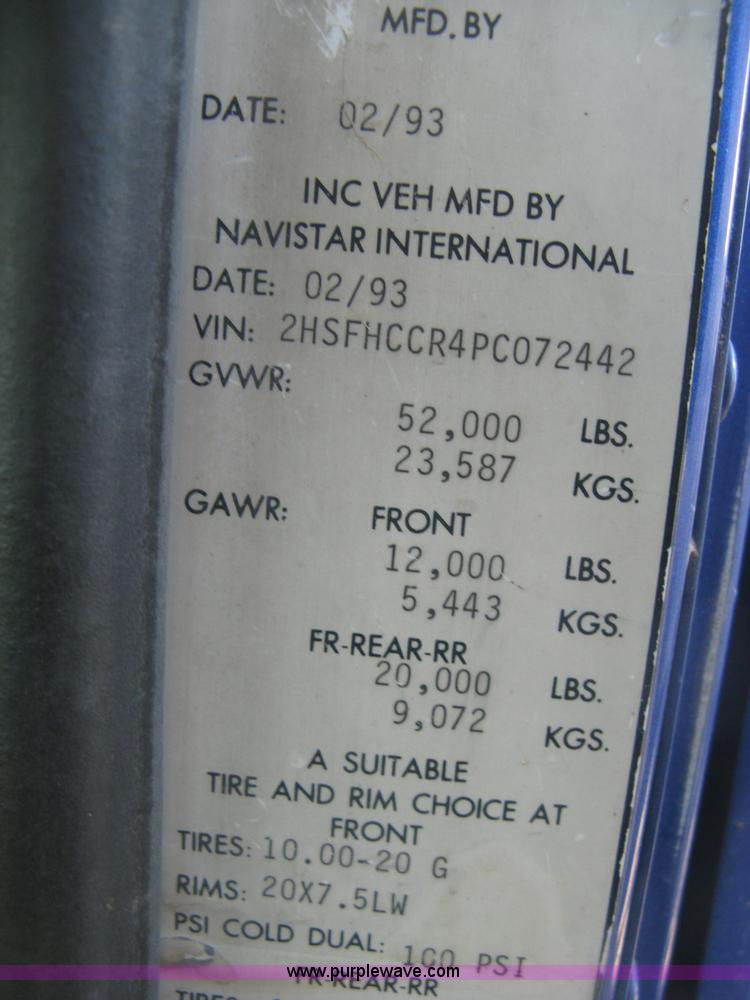 image for item J2947 1993 International Eagle 9400 semi truck