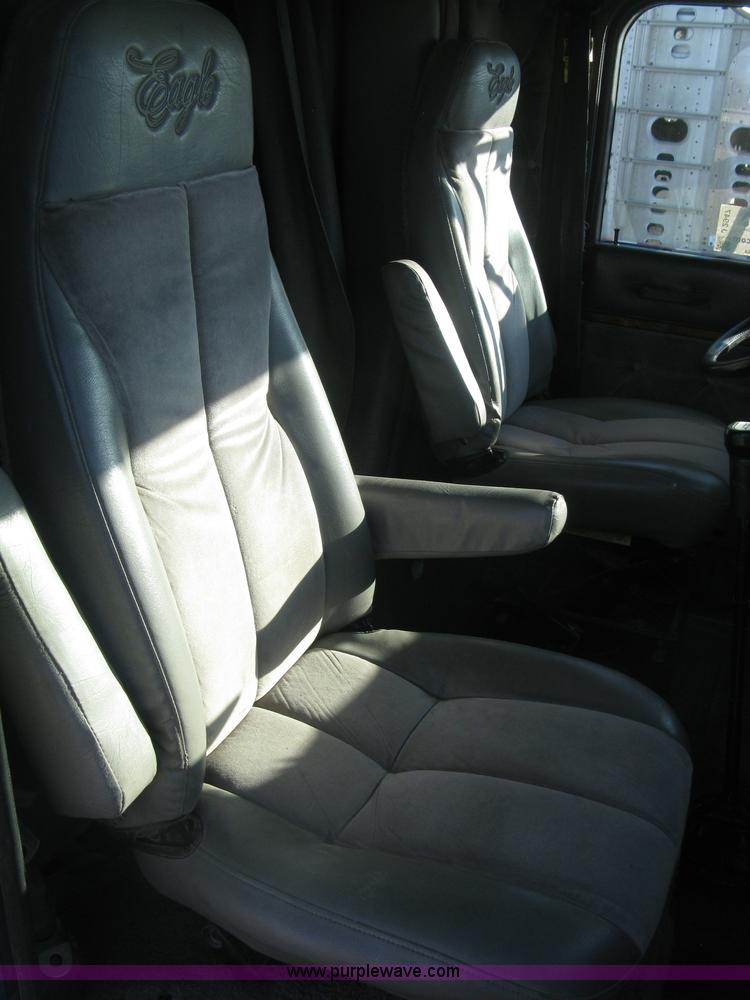 image for item J2947 1993 International Eagle 9400 semi truck