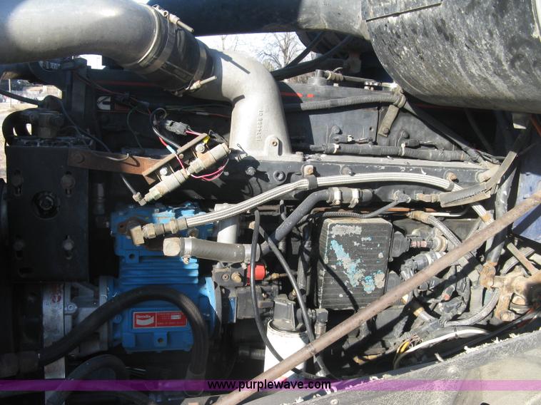 image for item J2947 1993 International Eagle 9400 semi truck