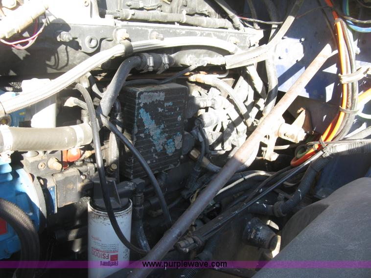 image for item J2947 1993 International Eagle 9400 semi truck