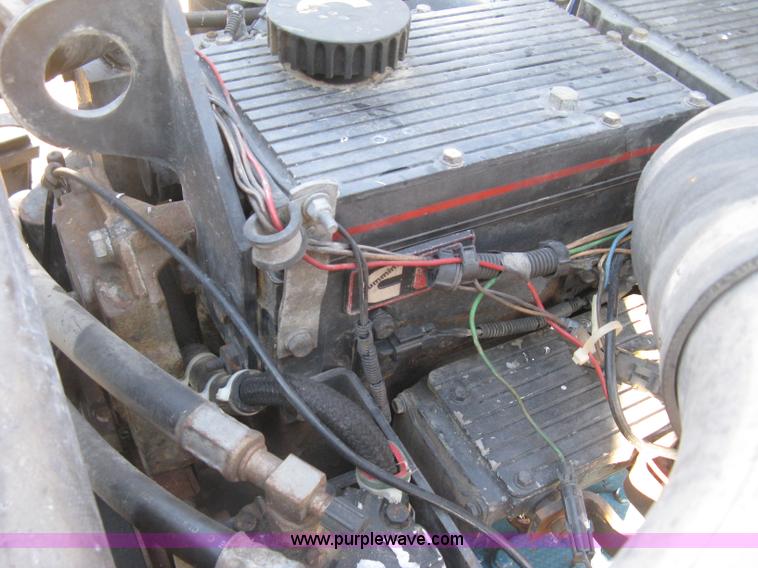 image for item J2947 1993 International Eagle 9400 semi truck