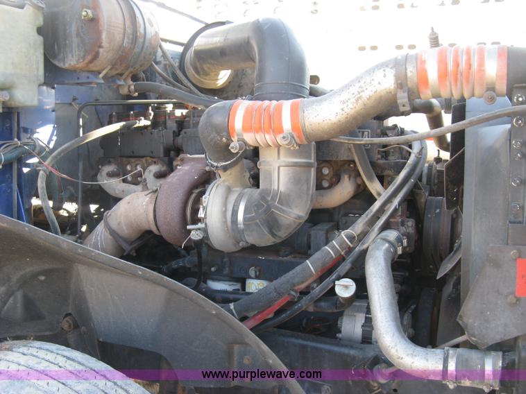 image for item J2947 1993 International Eagle 9400 semi truck