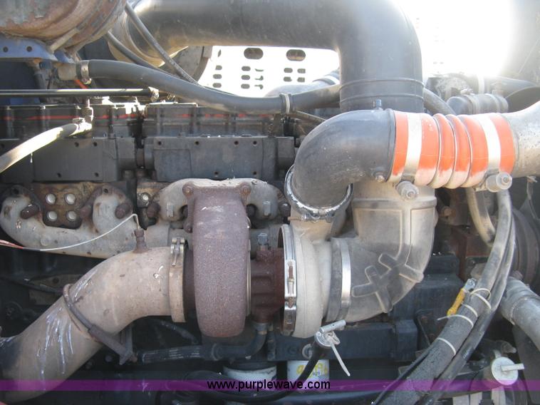 image for item J2947 1993 International Eagle 9400 semi truck