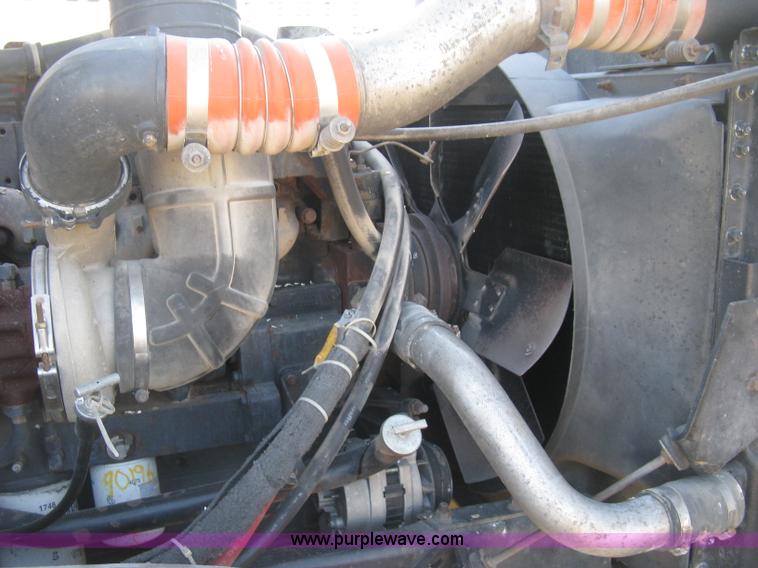 image for item J2947 1993 International Eagle 9400 semi truck