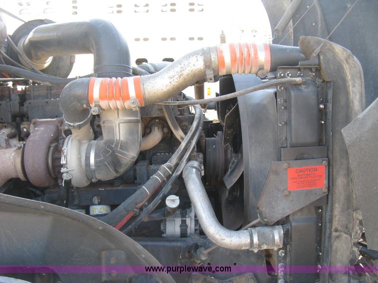 image for item J2947 1993 International Eagle 9400 semi truck