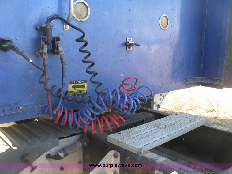 image for item J2947 1993 International Eagle 9400 semi truck