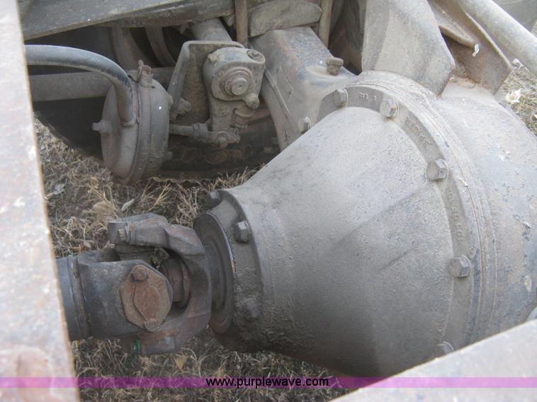 image for item J2947 1993 International Eagle 9400 semi truck