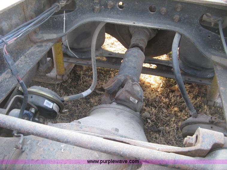 image for item J2947 1993 International Eagle 9400 semi truck