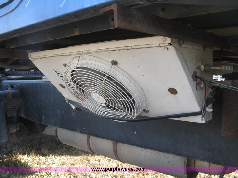 image for item J2947 1993 International Eagle 9400 semi truck